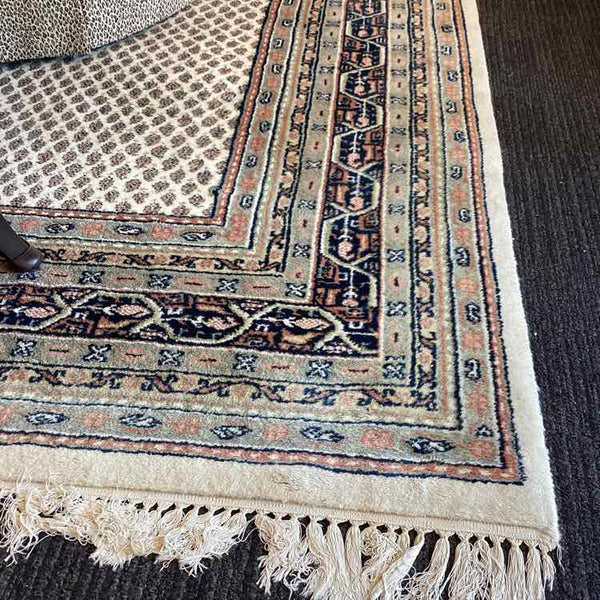 Ivory And Moss Wool Fringed Rug