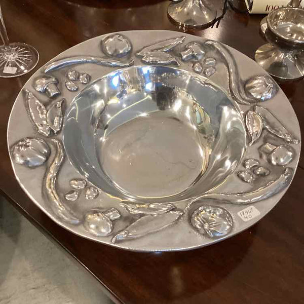 Mariposa Salad Bowl With Utensils