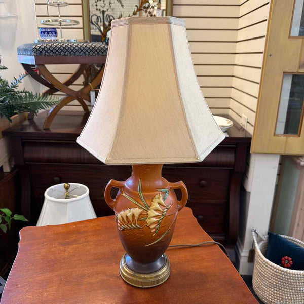 Roseville Fressia Lamp