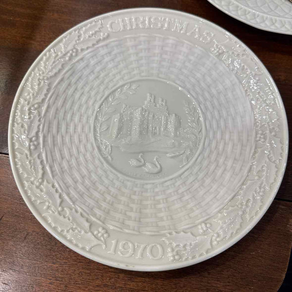 Belleek 1970 Christmas Plate