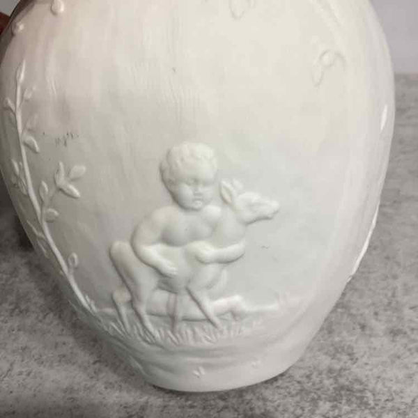 Lenox Ivory Vase with Gold Rim