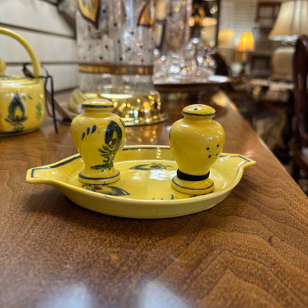 Yellow Salt & Pepper w/Tray