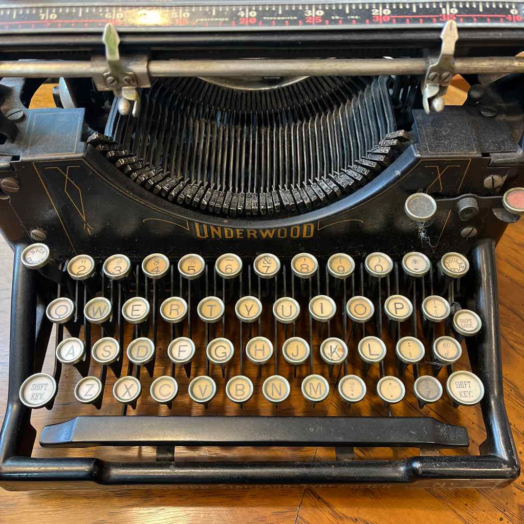 Underwood Manual Typewriter – The Courtyard