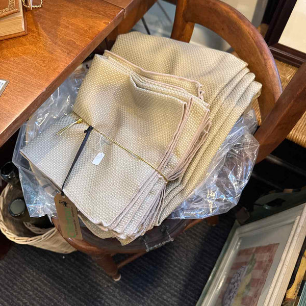 Round Tablecloth with 12 Napkins