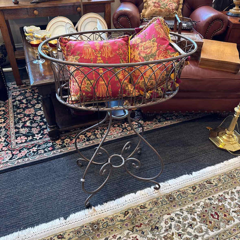 Iron Oval Planter Stand
