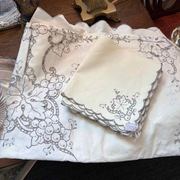 Vintage Embroidered Tablecloth & 12 Napkins