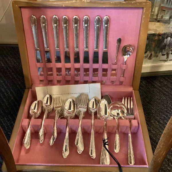 64 Piece Set Of Wm. Rogers Flatware