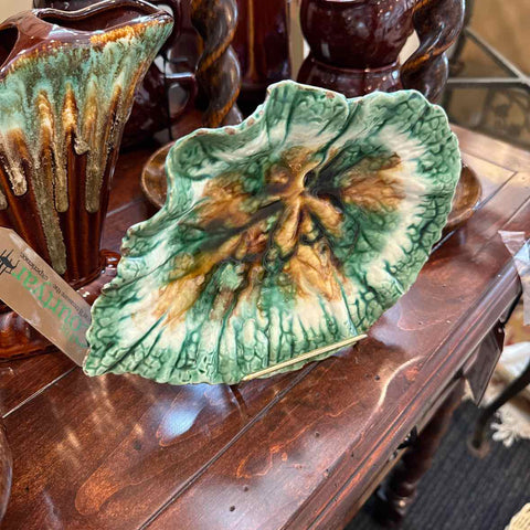 Green Majolica Leaf Dish