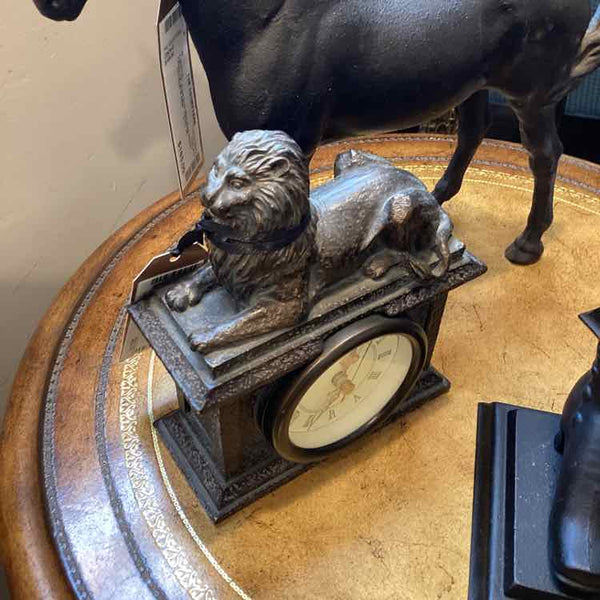 Mantle Clock - Sitting Lion