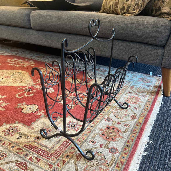 Wrought Iron Magazine Rack w/Heart
