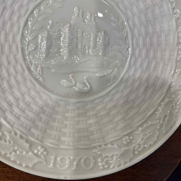 Belleek 1970 Christmas Plate