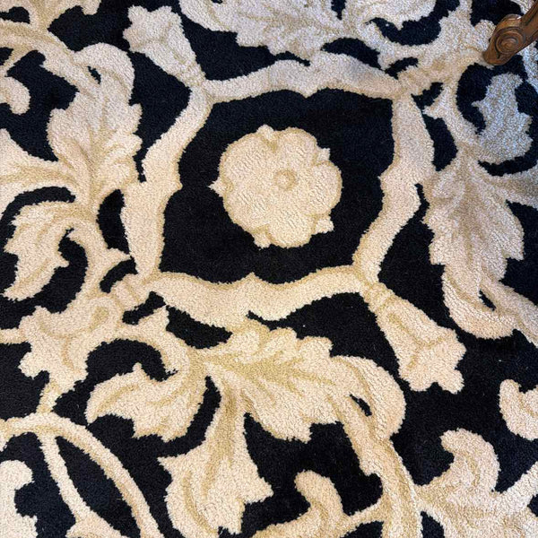 Round Black/Ivory Rug
