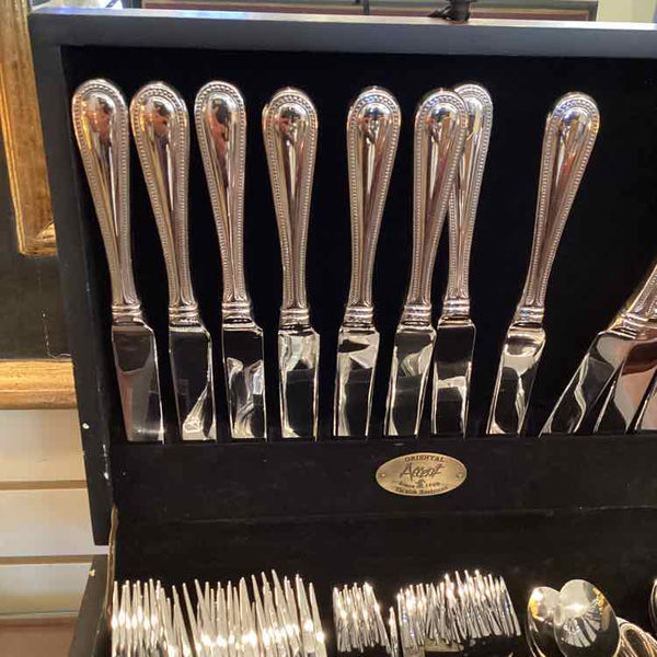 130 pc. Wallace "Continental Bead"  Flatware with Red Hand Painted ChestServing