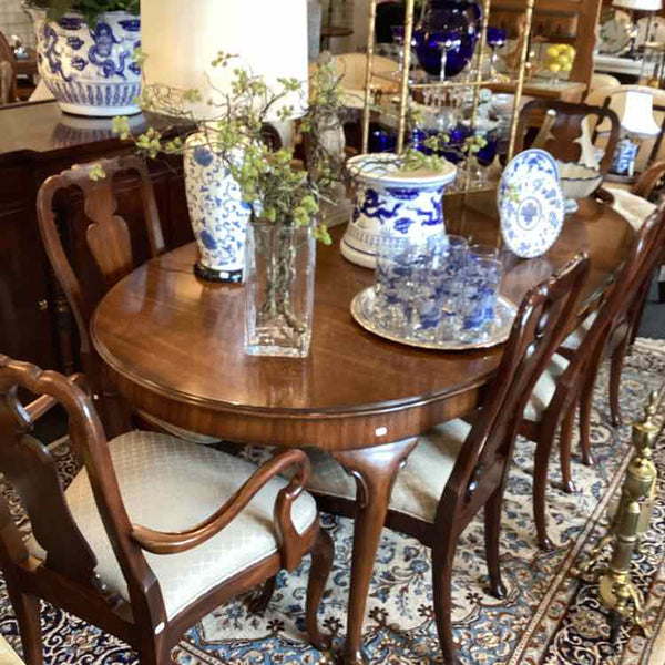 Kindel Mahogany Dining Table With Eight Chairs