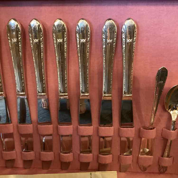 64 Piece Set Of Wm. Rogers Flatware