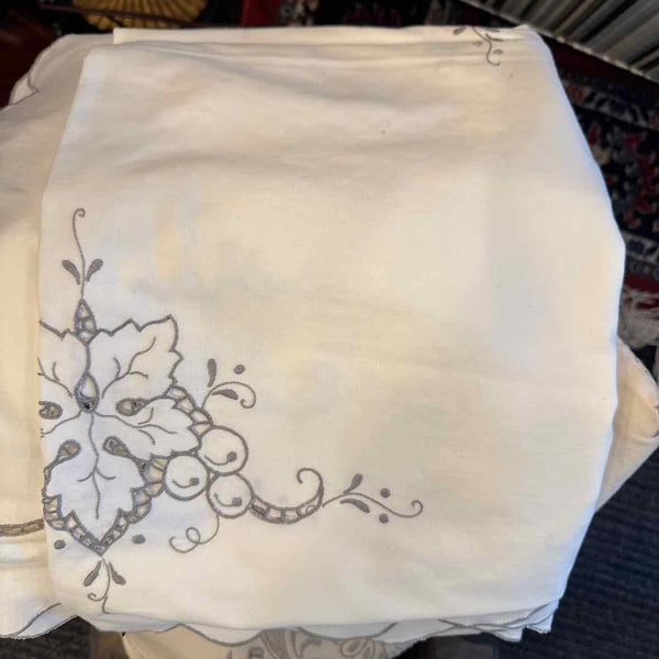 Vintage Embroidered Tablecloth & 12 Napkins