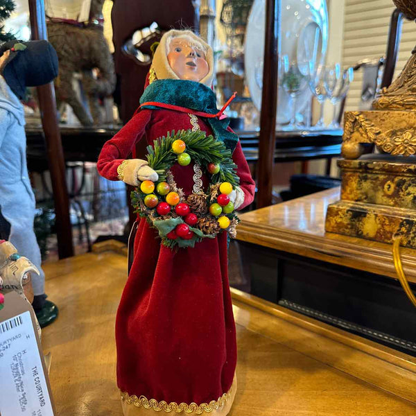 Lady Caroler with Wreath (Byers)