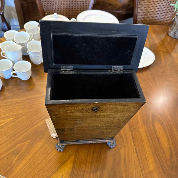 Magazine Holder With Claw Feet