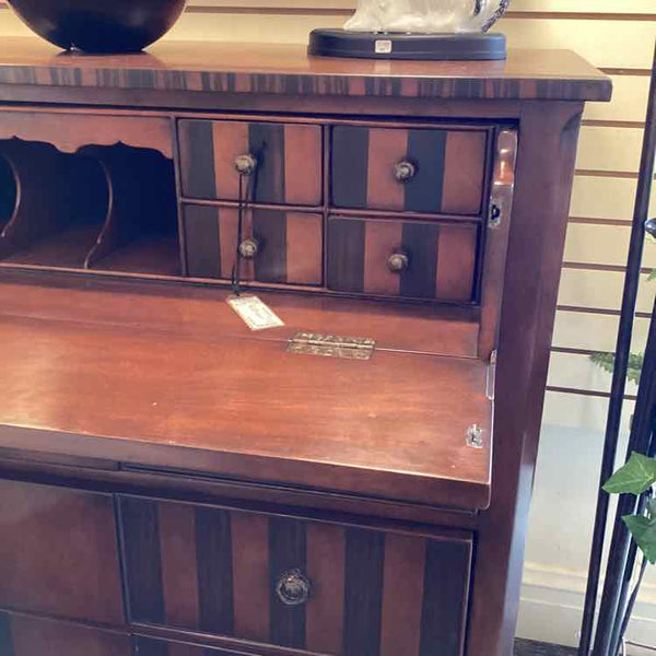 Maison De Kalanik Butler's Chest
