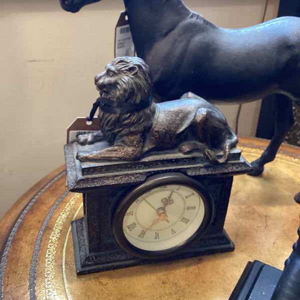 Mantle Clock - Sitting Lion
