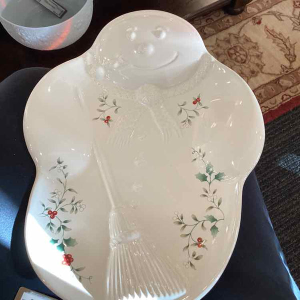 Pfaltzgraff  Winterberry Snowman Plate