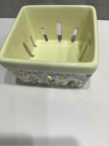 Leaf Berry Basket