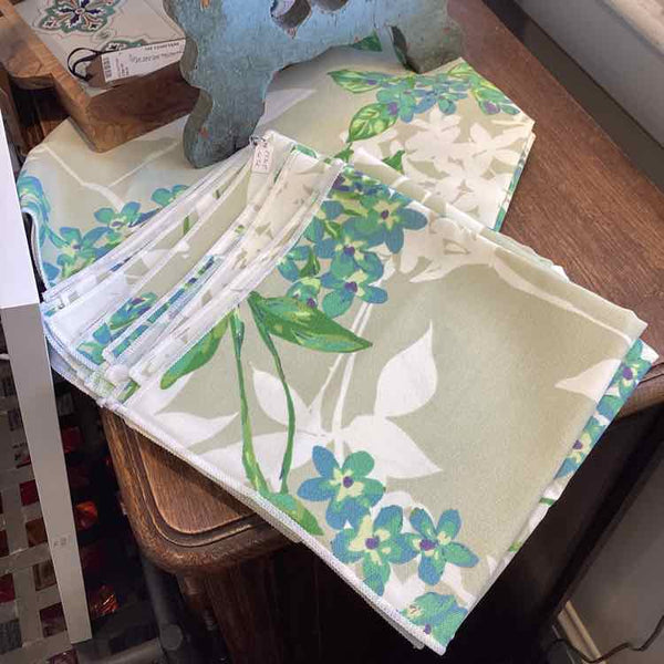 70" Water Repellent Tablecloth with 6 Napkins