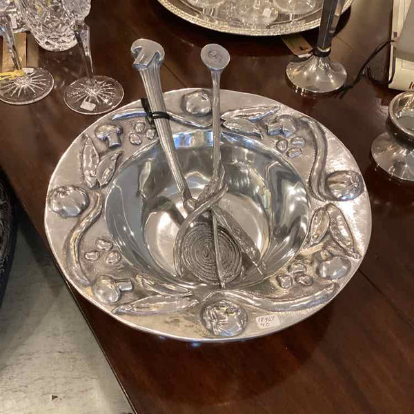 Mariposa Salad Bowl With Utensils