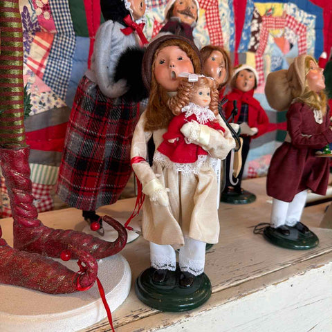 Byer's Choice Victorian Family