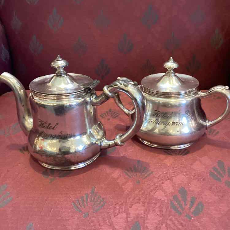 Hotel Sandrungham Sugar/Creamer