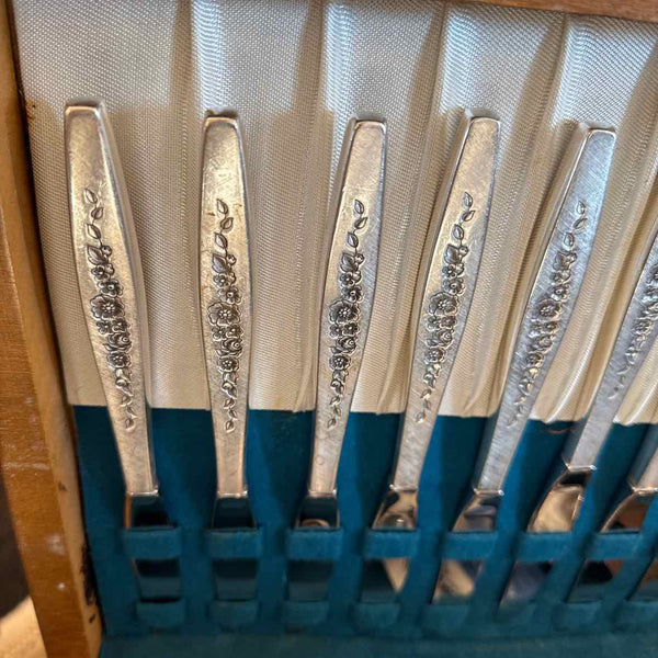 60 pc. "Laurel Mist" Silverplate Flatware
