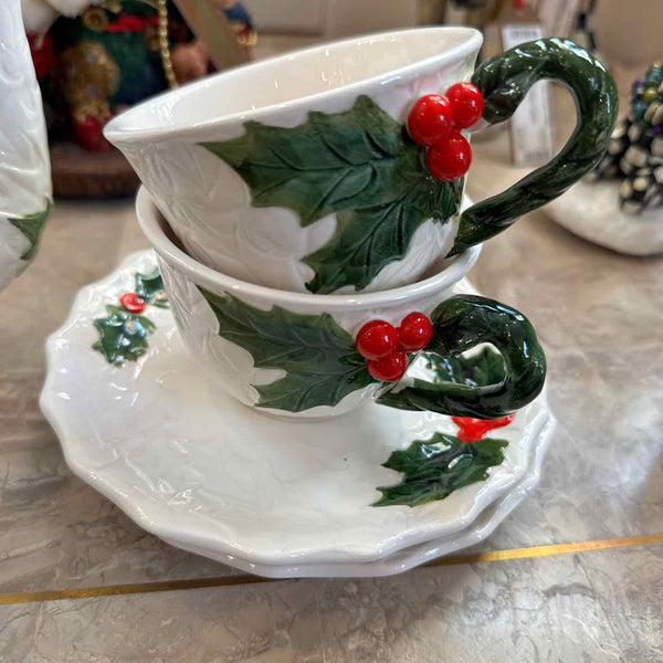 Holly Berry Teapot & 2 cups/saucers - Lefton