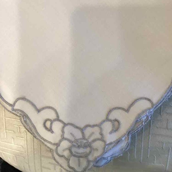 12 Cream Napkins