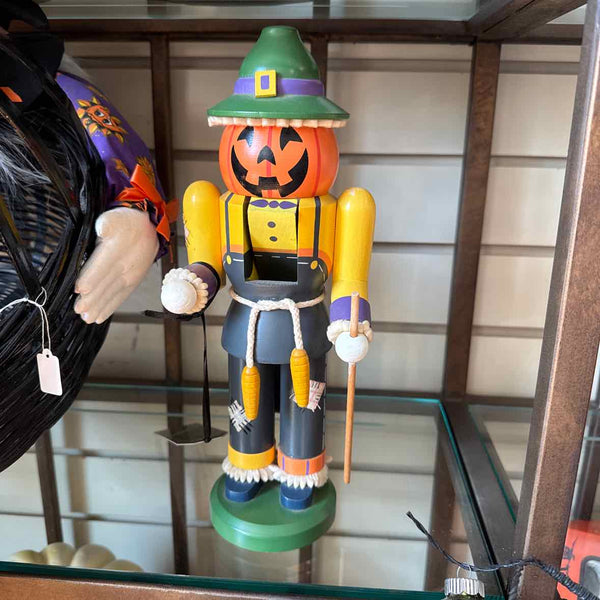 Pumpkin Nutcracker - German