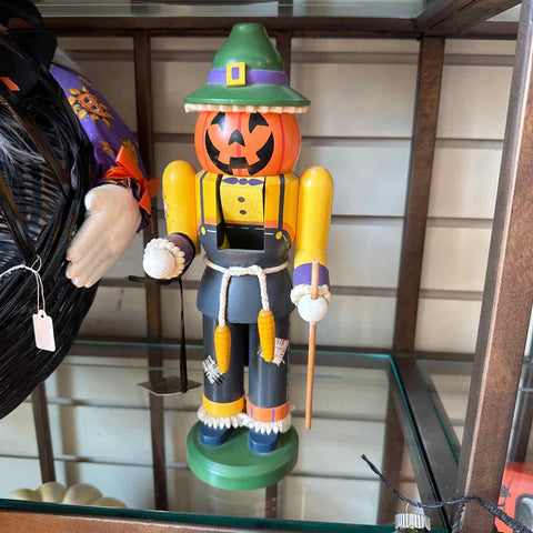 Pumpkin Nutcracker - German