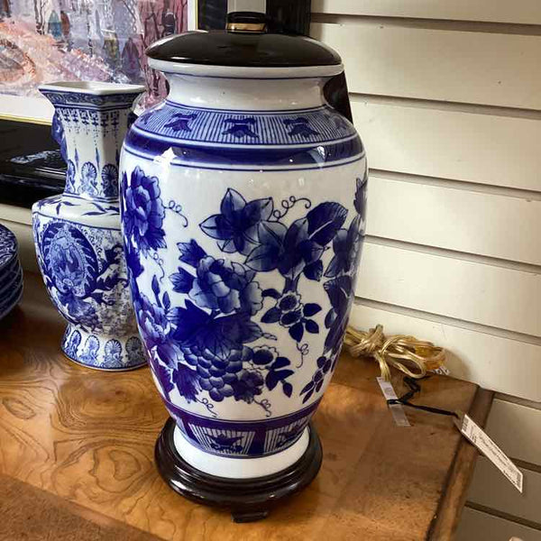 Asian Blue And White Floral Lamp