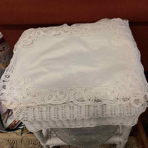 10 Lace Trim Placemats