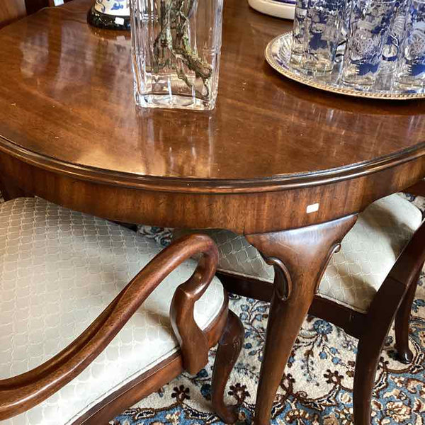 Kindel Mahogany Dining Table With Eight Chairs
