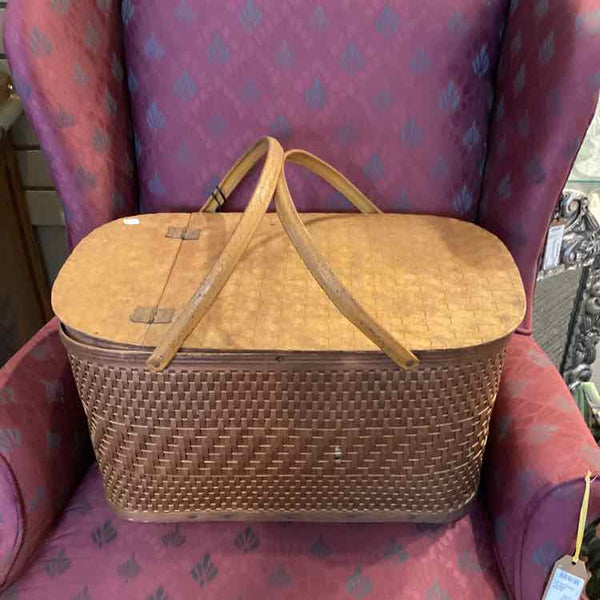 Vintage Hawkeye Picnic Basket