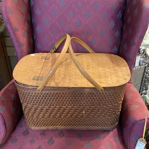 Vintage Hawkeye Picnic Basket