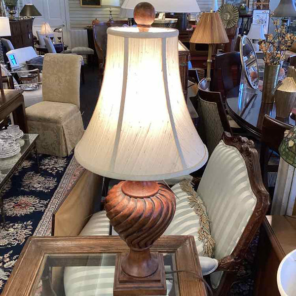 Traditional Wood Base Lamp