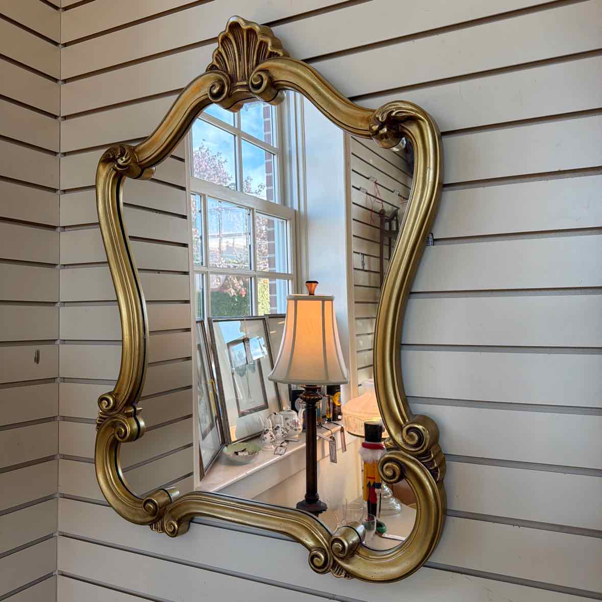 Shell Pediment Gold Mirror
