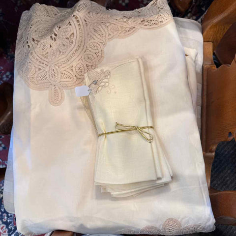 Vintage Beige Overlay Tablecloth & 8 Napkins