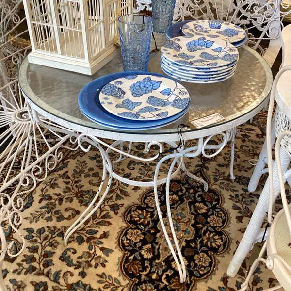 White Wrought Iron Table & 4 Chairs