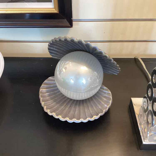 Vintage Pearl Lamp - Resin & Glass