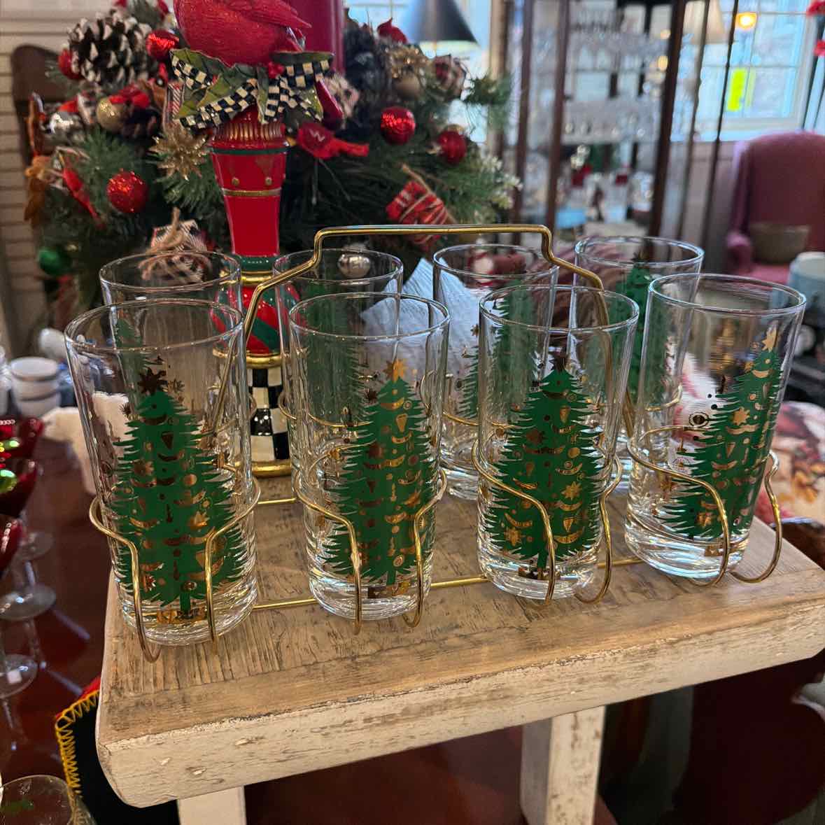 8 Green & Gold Christmas Glasses in Carrier