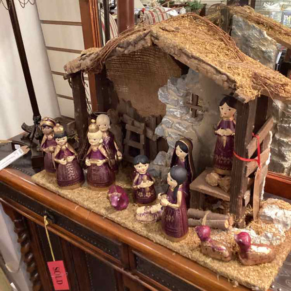 13pc Nativity w Creche