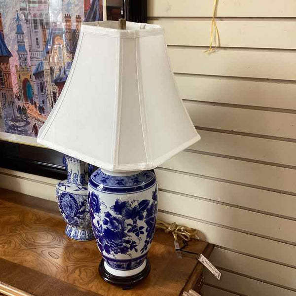 Asian Blue And White Floral Lamp