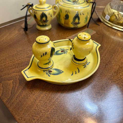 Yellow Salt & Pepper w/Tray