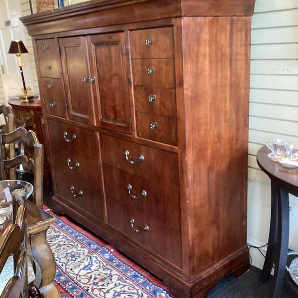 Henredon Double Dresser Aged Cherry - Cavalier